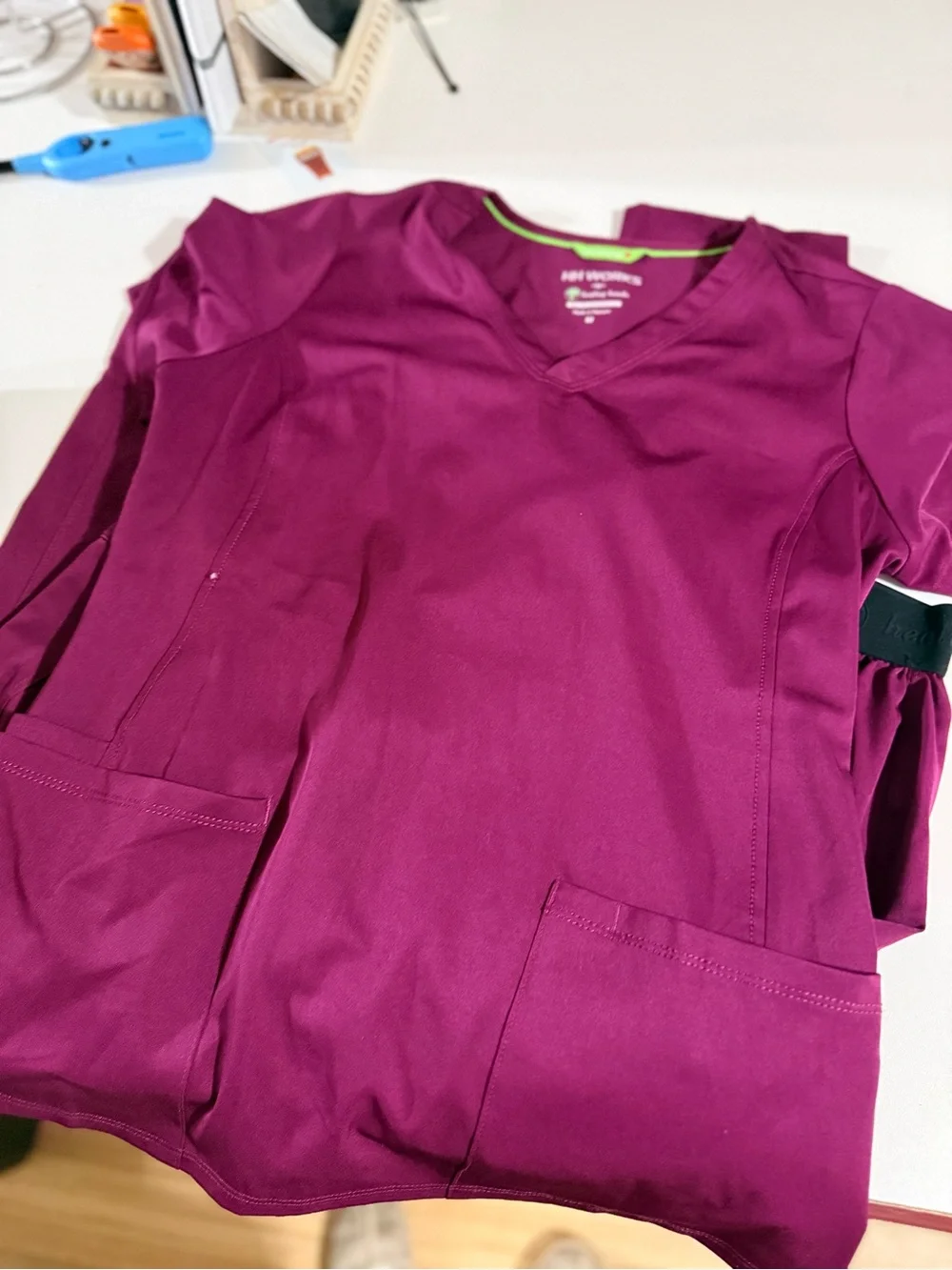 healing hands Magenta V-Neck Scrub SET SIZE MEDIUM - Picture 3 of 4